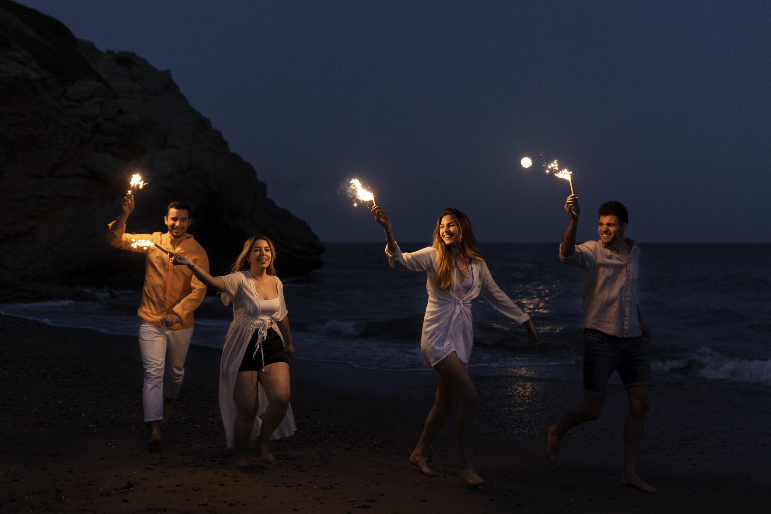 Cómo crear un programa de actividades nocturnas en la playa