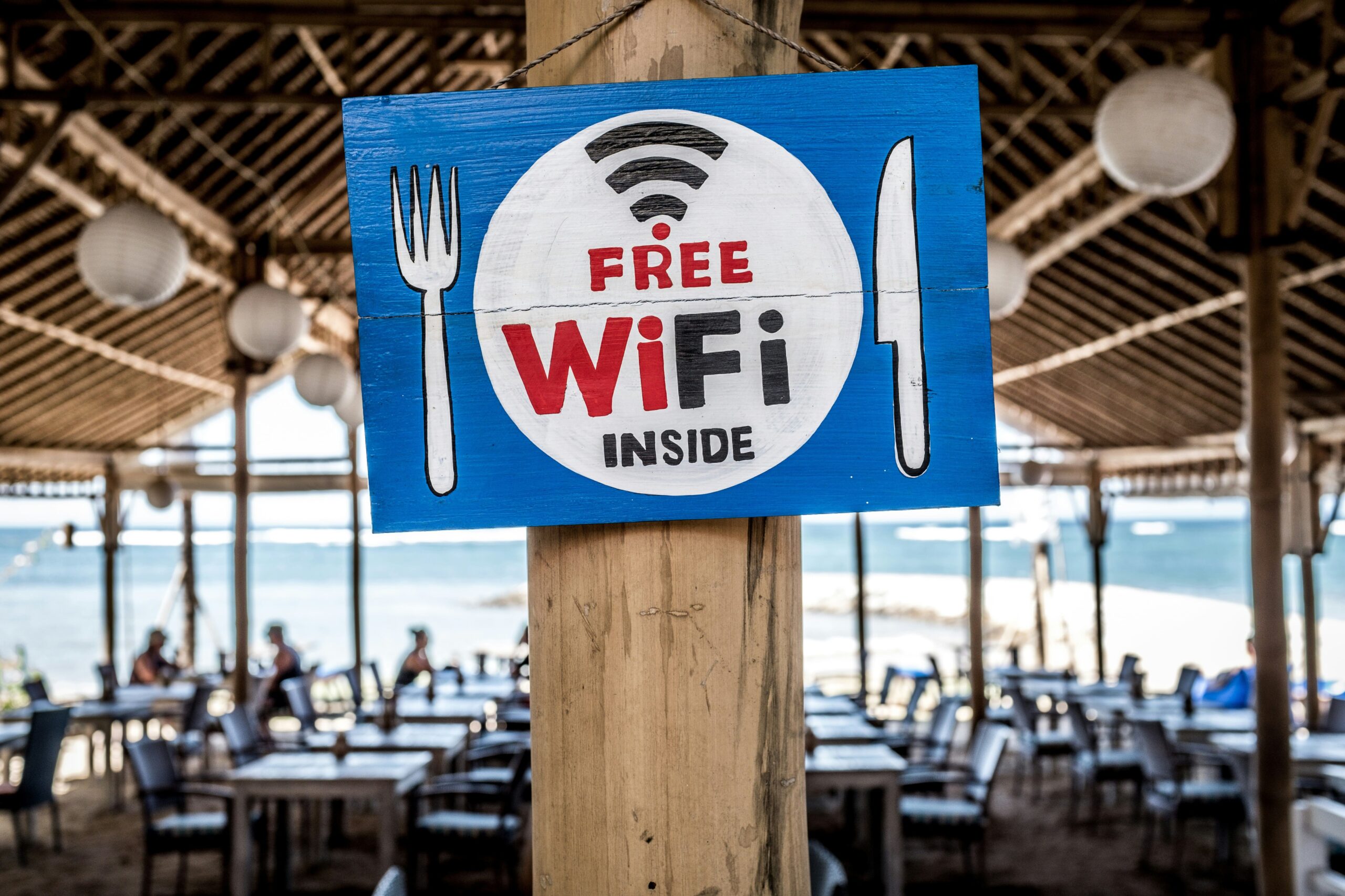 Wi-Fi para Clientes Soluciones para ofrecer y gestionar acceso a Wi-Fi en el restaurante, mejorando la experiencia del cliente.